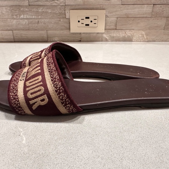 Women’s slides - Picture 2 of 2